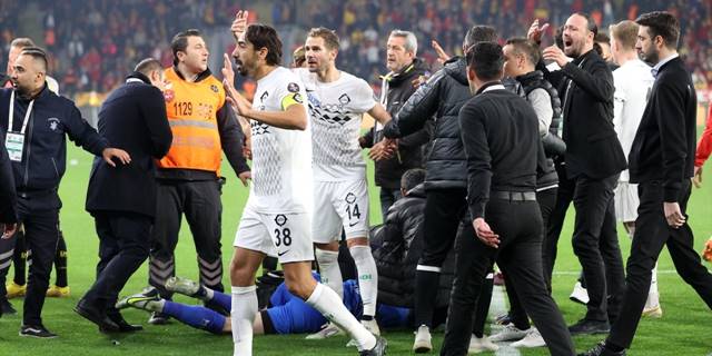 Altay'dan tatil edilen Göztepe karşılaşmasının tekrar oynatılması talebi