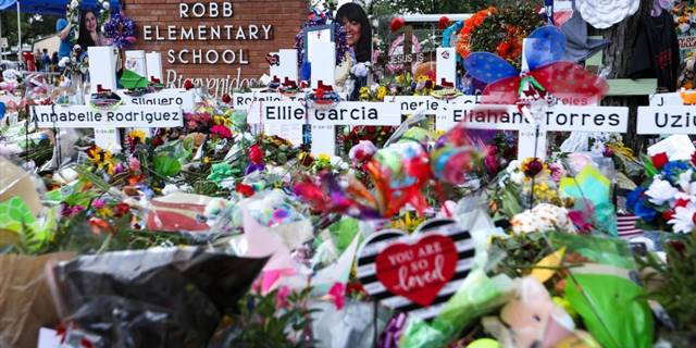 Teksas'taki okul saldırısının mağdurları 27 milyar dolarlık toplu dava açtı