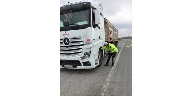 Sivas'ın Ulaş ve Zara ilçelerinde zorunlu kış lastiği denetimi yapıldı