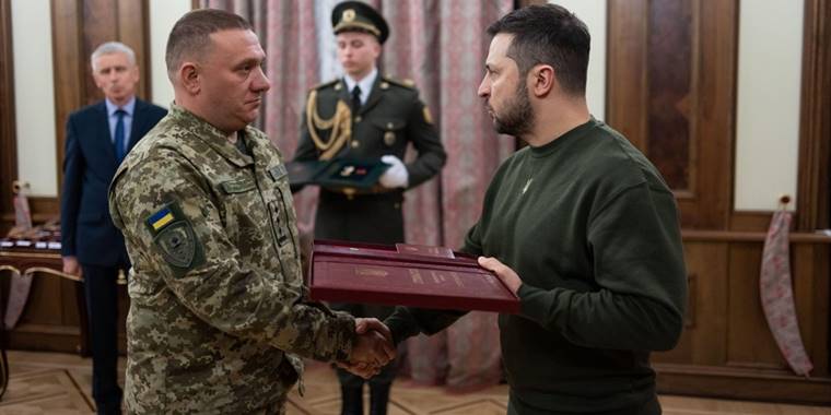 Rus esaretinden kurtulan Ukraynalı bin 331 asker ve polise devlet nişanı verildi