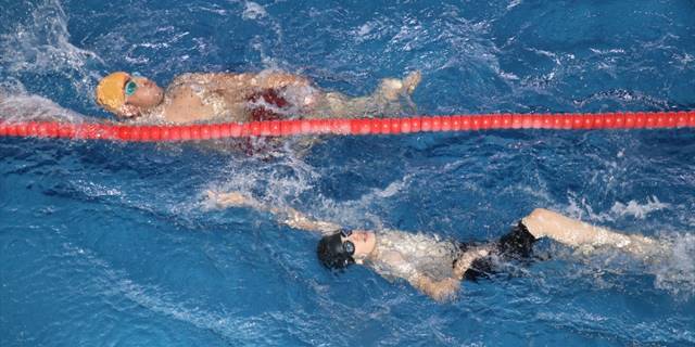 Evlerinden çıkıp spora başlayan bedensel engelliler başarıya kulaç atıyor