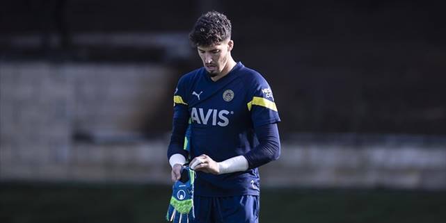 Fenerbahçe'de kaleci Altay Bayındır, tedavisinin ardından Antalya kampına katılacak