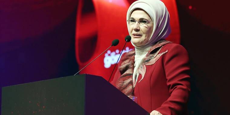 Emine Erdoğan: Dünyanın yaşanabilir olması, başkalarına uzanan ellerin çoğalmasıyla mümkündür