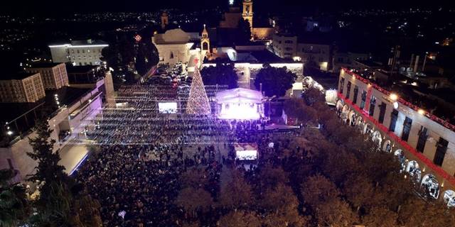 Beytüllahim'de yeni yıl kutlamaları, Noel ağacının aydınlatılmasıyla başladı