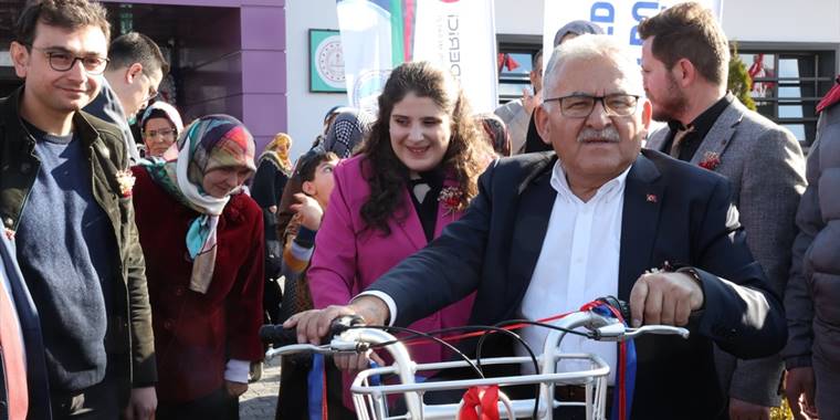Kayseri'de görme engelli Selin, hayali tandem bisiklete belediye sayesinde kavuştu