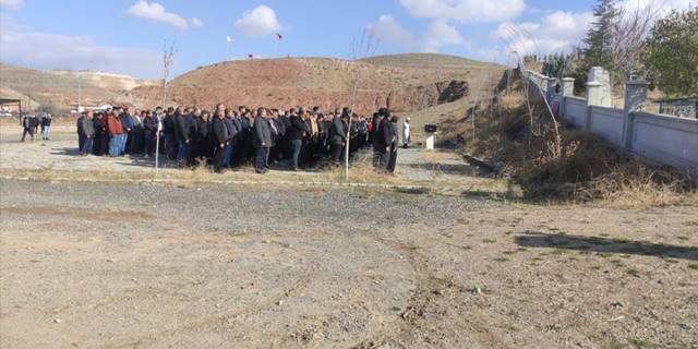 Aksaray'da eski nişanlısı tarafından öldürülen genç kızın cenazesi defnedildi