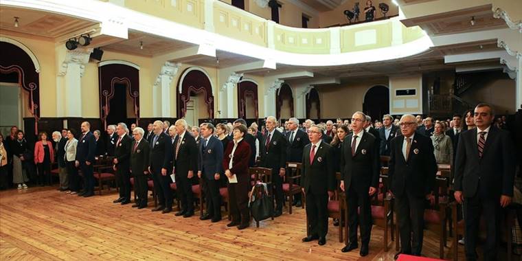 Galatasaray Lisesi'nin 25, 50 ve 75 yıllık mezunlarına madalya verildi