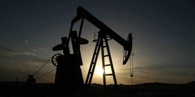 OPEC+ grubu "üretimi kasımdan itibaren günlük 2 milyon varil azaltma kararını" sürdürecek