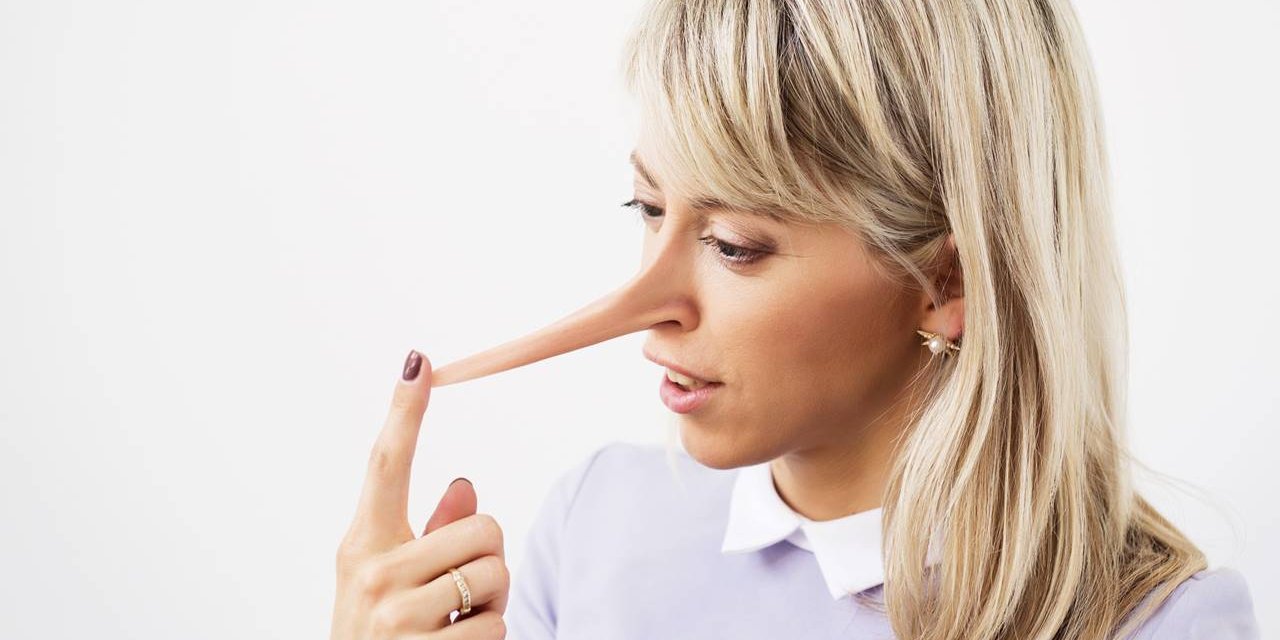 Mitomani mi beyaz yalan mı?