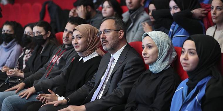 Bakan Kasapoğlu, Dünya Gönüllüler Günü Programı'nda gençlerle buluştu