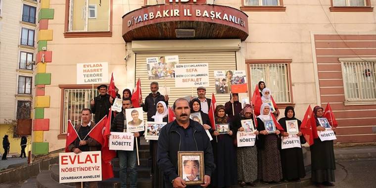 Diyarbakır annelerinin oturma eylemine bir aile daha katıldı