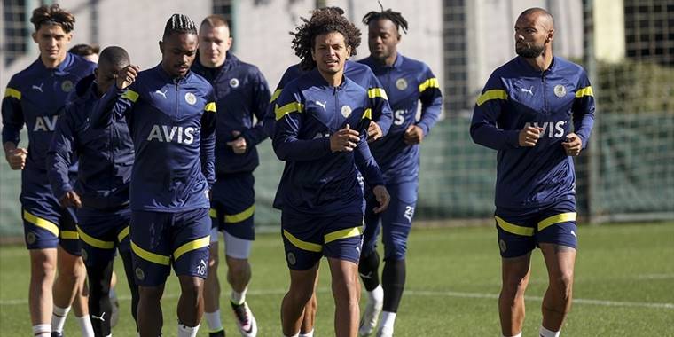 Fenerbahçe'de Antalya kampı kadrosu açıklandı