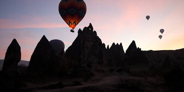 Kapadokya'da 11 ayda 629 bin 283 turist balon turuna katıldı
