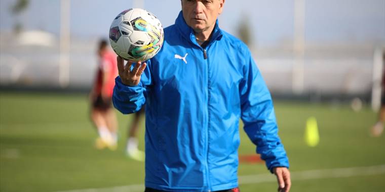 Sivasspor hazırlıklarını Antalya'da sürdürüyor