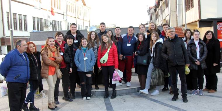 Beypazarı Belediye Başkanı Kaplan'ı yurt dışından gelen öğrenciler ziyaret etti