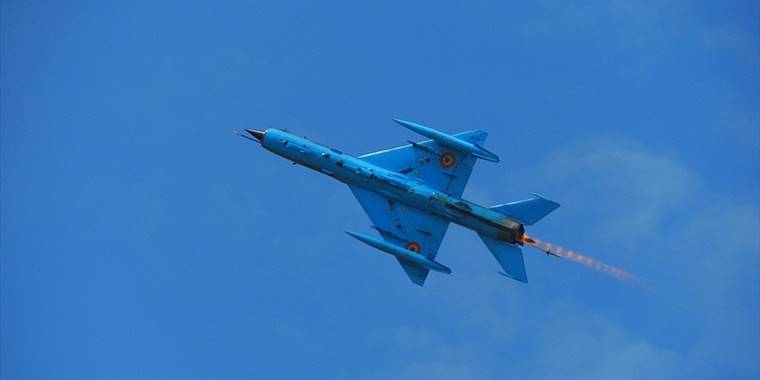 Hırvatistan'da eğitim uçuşu yapan "Mig-21" tipi savaş uçağı düştü
