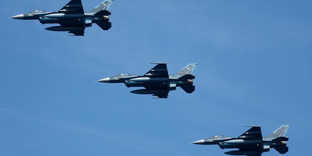 Japon savaş uçakları, İkinci Dünya Savaşı sonrası ilk kez Filipinler'e indi