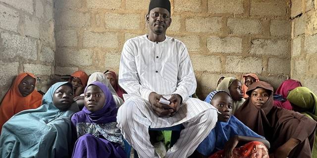 Nijeryalı hayırsever Tijjani, çatışmalardan kaçan kız çocuklarını eğitime kazandırıyor