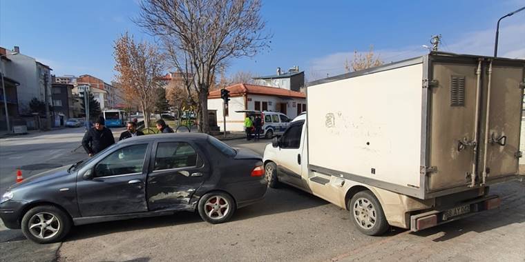 Sivas'ta zincirleme trafik kazasında 1 kişi yaralandı
