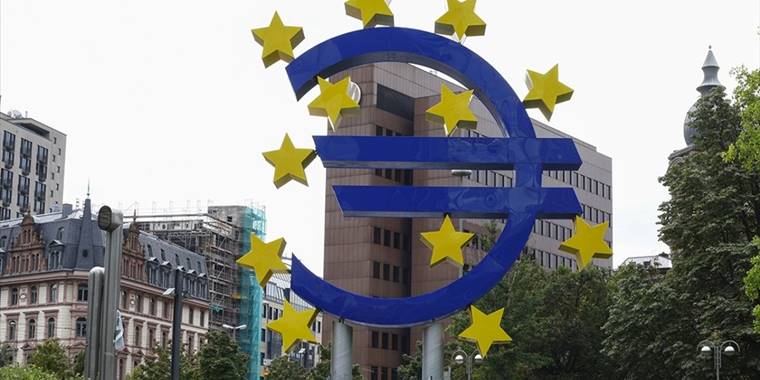 ECB: Tüketiciler daha yüksek enflasyon ve ekonomik daralma bekliyor