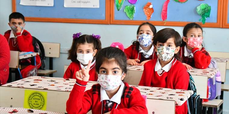 Enfeksiyonlara karşı okullarda "maske" önerisi