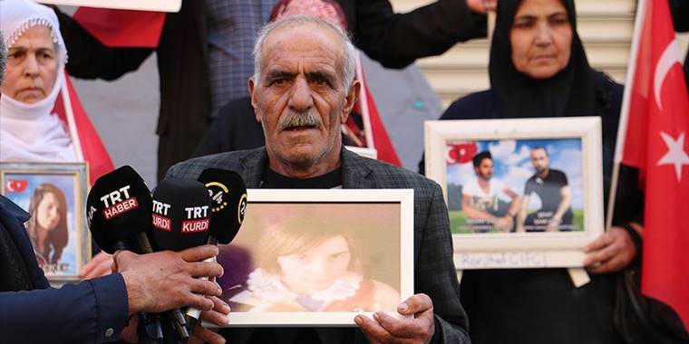 Diyarbakır annelerinin oturma eylemine iki aile daha katıldı