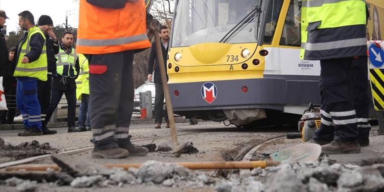 Kabataş-Bağcılar tramvay hattında raydaki parça yerinden çıktı
