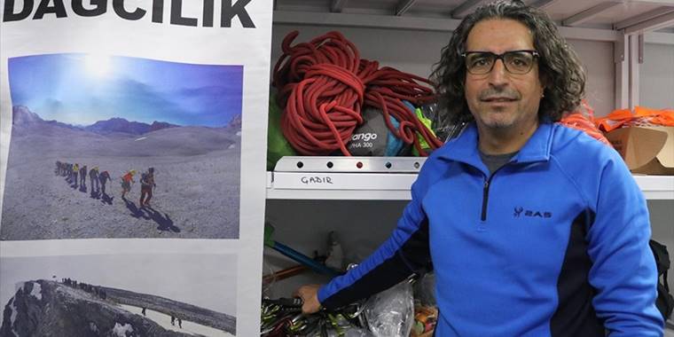 Cumhuriyetin 100. yılında Everest'te Türk bayrağını taşıyacak dağcılar destek bekliyor