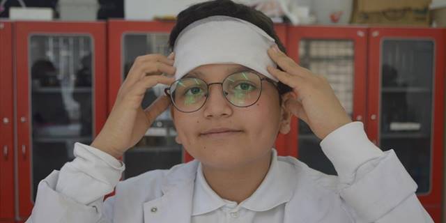 Afyonkarahisar'da ortaokul öğrencileri 'ateş düşürücü havlu' geliştirdi