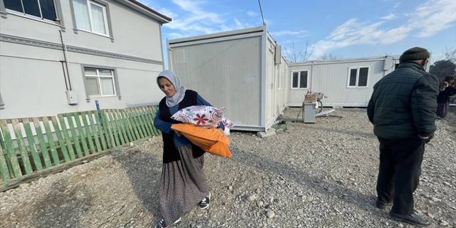 Düzce'de depremzedeler konteynerlere yerleşiyor