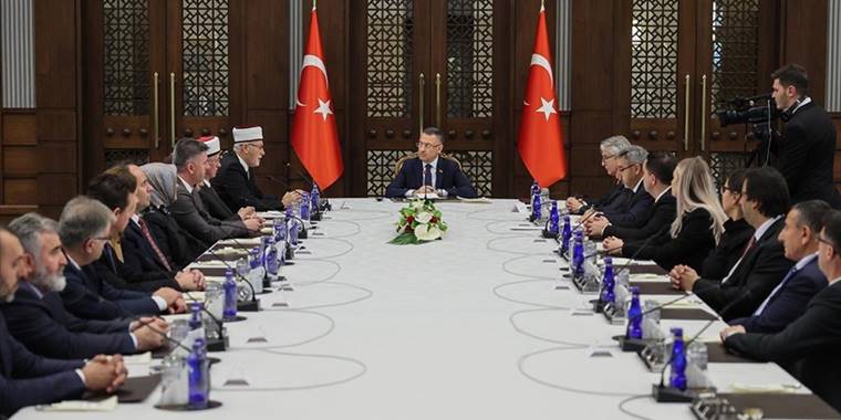 Cumhurbaşkanı Yardımcısı Oktay, Batı Trakya Türk Azınlığı Danışma Kurulu üyelerini kabul etti