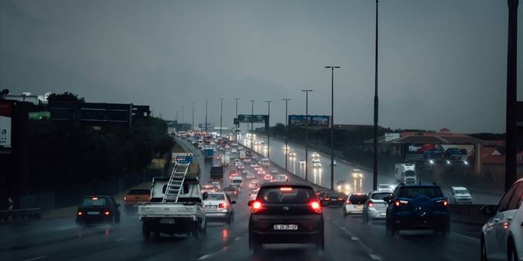 Güney Afrika'nın Johannesburg kentinde aşırı yağışlar nedeniyle su baskınları yaşanıyor