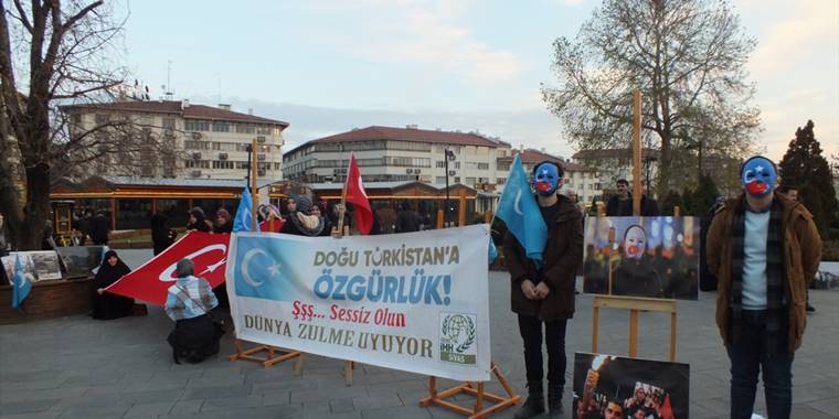 Sivas'ta, Çin'in Sincan Uygur Özerk Bölgesi'nde uyguladığı politikalar protesto edildi