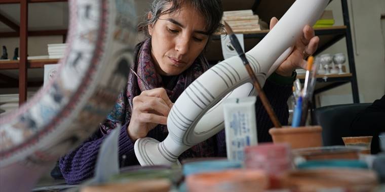 Seramik ustası kadın KOSGEB desteği ile kurduğu atölyesinde ihracata yöneldi