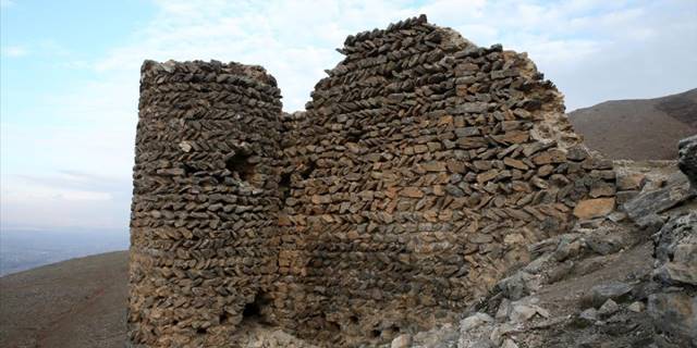 Muş'taki Haspet Kalesi turizme kazandırılıyor