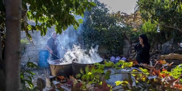 Irak'ta Erbilli çiftçiler, özenle hazırladıkları nar sirkesini sofralara ulaştırıyor