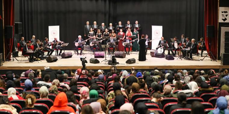 Sivas'ta THM Korosu konser verdi