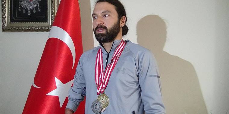Engelli yüzücü Fevzi Çakmak 1,5 aylık çalışmayla Türkiye birincisi oldu