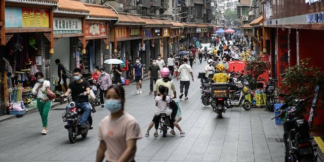 Çinliler, Kovid-19 politikasındaki yön değişikliğinden umutlu