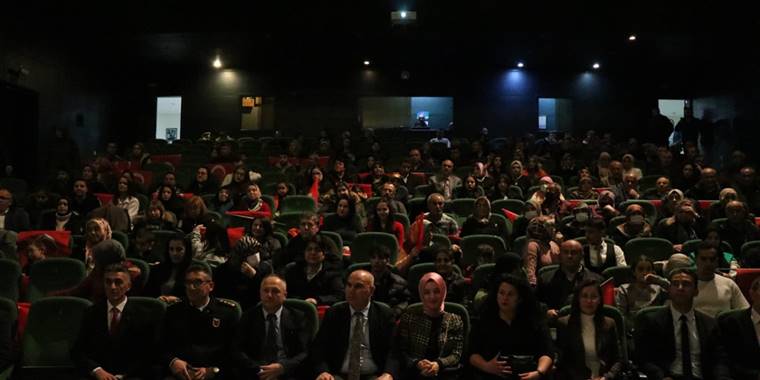 Niğde'de şehit aileleri için şiir ve türkü gecesi düzenlendi