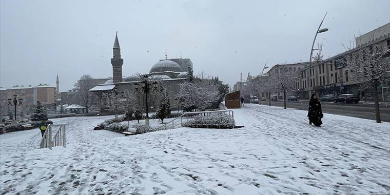 Erzurum, Ardahan ve Kars'ta kar etkili oluyor