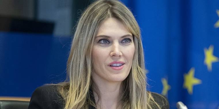 AP'de yolsuzlukla suçlanan Yunan milletvekilinin başkan yardımcılığı bitti