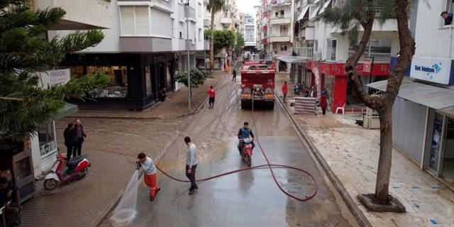 Selden etkilenen Kumluca'da eğitime hafta sonuna kadar ara verildi