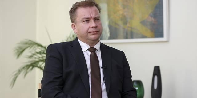 Finlandiya Savunma Bakanı iki aylığına babalık iznine çıkıyor