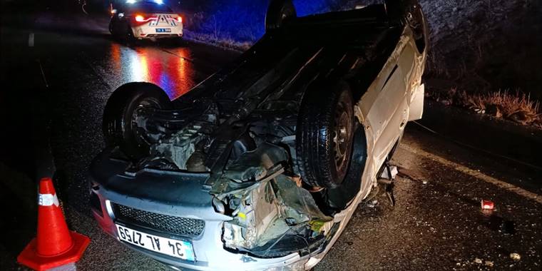 Kırıkkale'de devrilen otomobildeki 4 kişi yaralandı