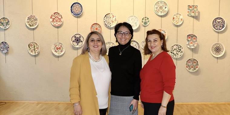 Trabzonlu 3 kadın Kovid-19 sürecinde ağırlık verdikleri çiniciliği kazanca dönüştürdü