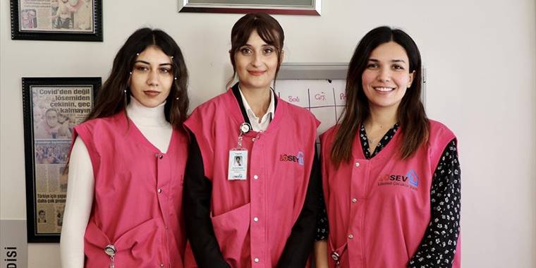 İki kanser türünü yenen genç kız, lösemili çocuklara "umut" aşılıyor