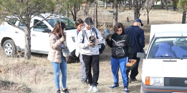 Erasmus öğrencileri 68 yaşındaki "Bay enerji" ile doğayı yeşertiyor