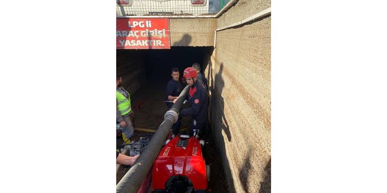 Kayseri Büyükşehir Belediyesi itfaiyesi Antalya'daki sel bölgesinde çalışma yaptı