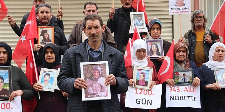 Diyarbakır annelerinin oturma eylemine bir aile daha katıldı